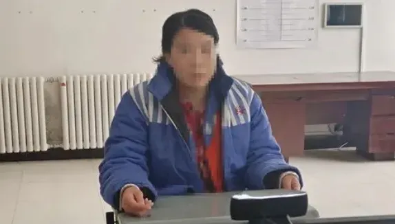 走紅後吃霸王餐、拍低俗片！43歲女直播主涉「尋釁滋事」遭逮