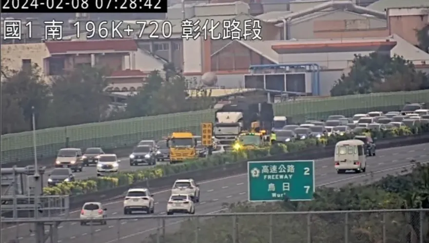 春節連假國道現車潮「小年夜一早2車禍」　高公局估國5南港－頭城塞車