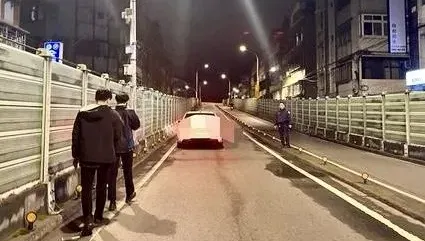 離奇車禍！半夜步行上新北福和橋　男子遭賓士車撞飛身亡