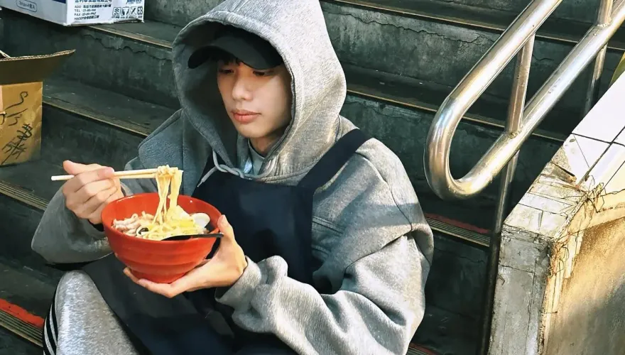 耀樂年前病倒送急診！痛到趴在地上動不了　身體現狀曝光