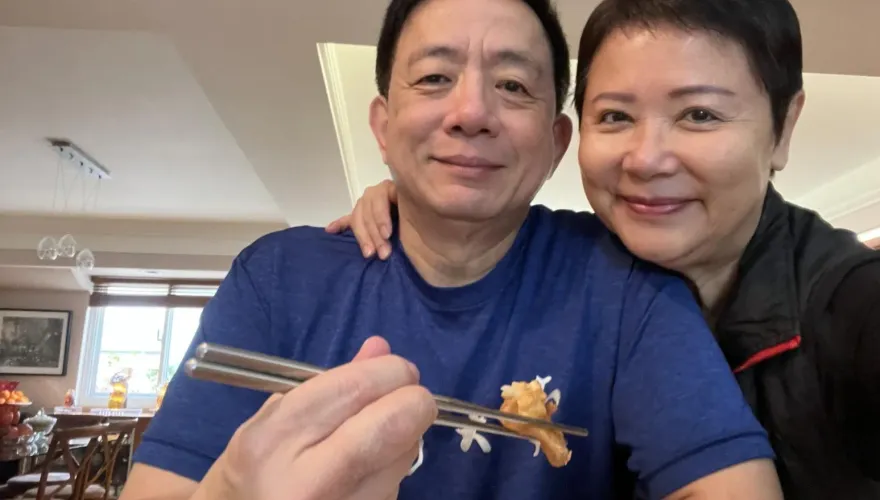 大年初一親下廚炸年糕　管中閔穿花圍裙偕妻曬恩愛：我吃了6塊