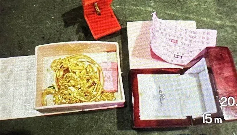 除夕失而復得！20萬黃金鑽石誤丟垃圾車　糊塗男忍惡臭翻遍垃圾山