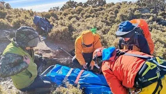 快訊/開春攻嘉明湖！50歲登山客疑不耐低溫昏迷　搜救員趕到已身亡