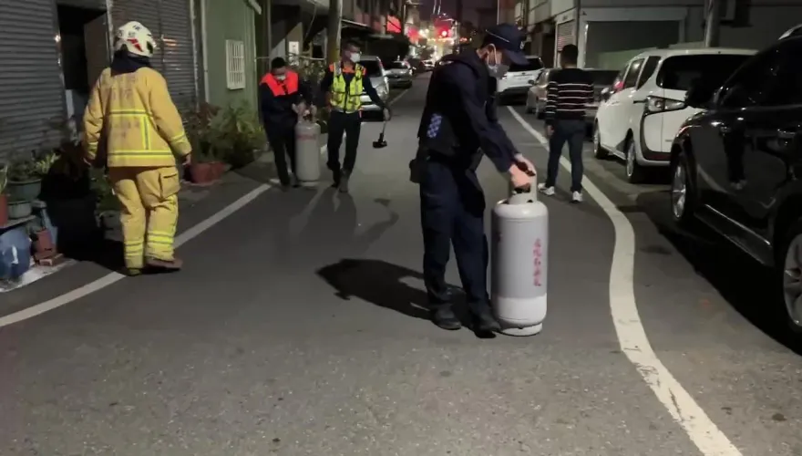 快訊/情侶吵架！雲林60歲男開2瓦斯桶　「達爆炸上限」鄰居嚇報警
