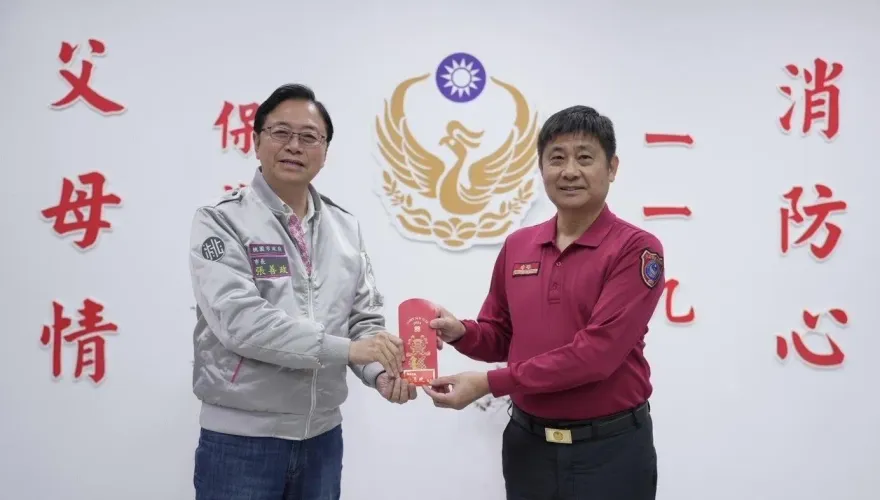 桃園市長張善政春節慰勉消防人員頒發加菜金　允諾升級裝備保障救災安全