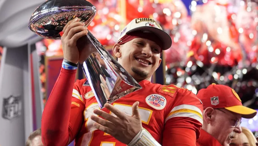 生涯3奪超級盃MVP！現役最強四分衛馬霍姆斯：為隊友感到驕傲