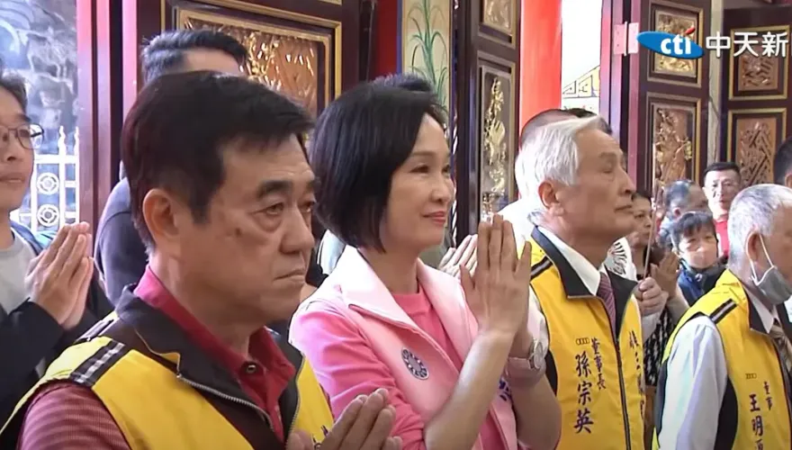 影/柯志恩發福袋遇支持者熱情告白！小粉絲喊「我要等妳當市長」