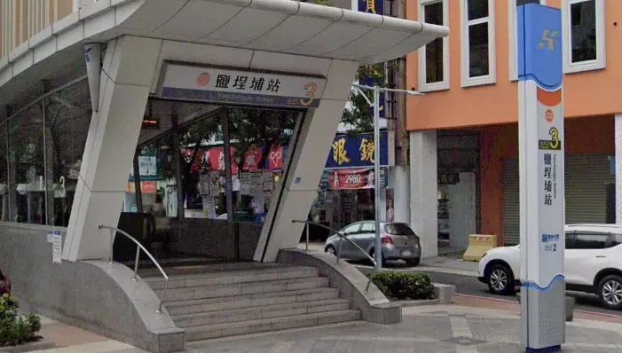 快訊/高捷鹽埕埔站「天降監視器」砸傷婦人頭部　高捷：現已拆除類似監視器