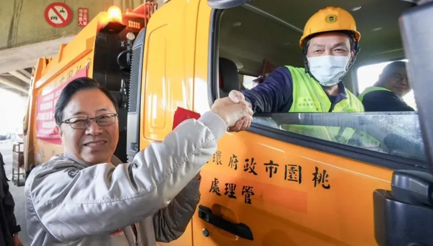 今年首度提前！桃園市清潔隊初四開工了　張善政親探視致謝