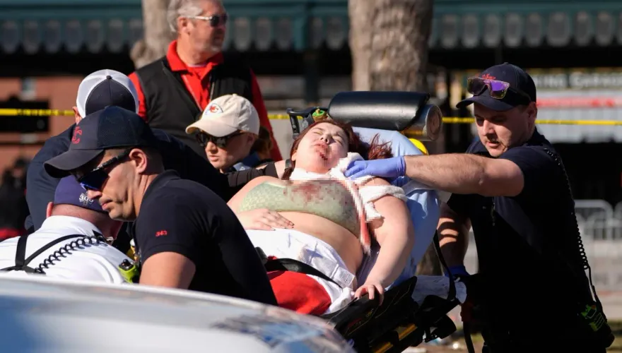 影/狂歡瞬間變調！超級盃封王遊行爆槍擊　致2死20多傷警逮3嫌