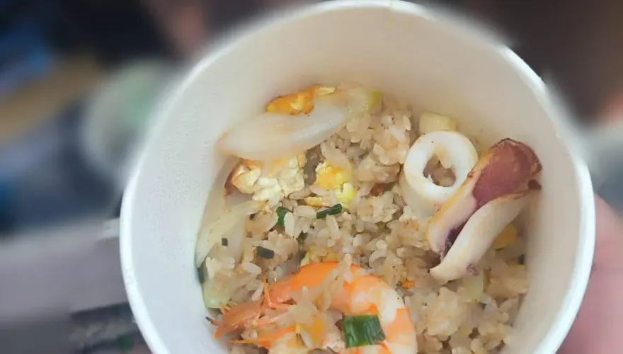 台南海鮮炒飯「一碗120元」他一看傻眼　網嘆：寧願自己煮
