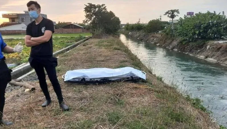 嚇壞！台南新營水圳水門遭異物卡住　細看竟是「女浮屍」