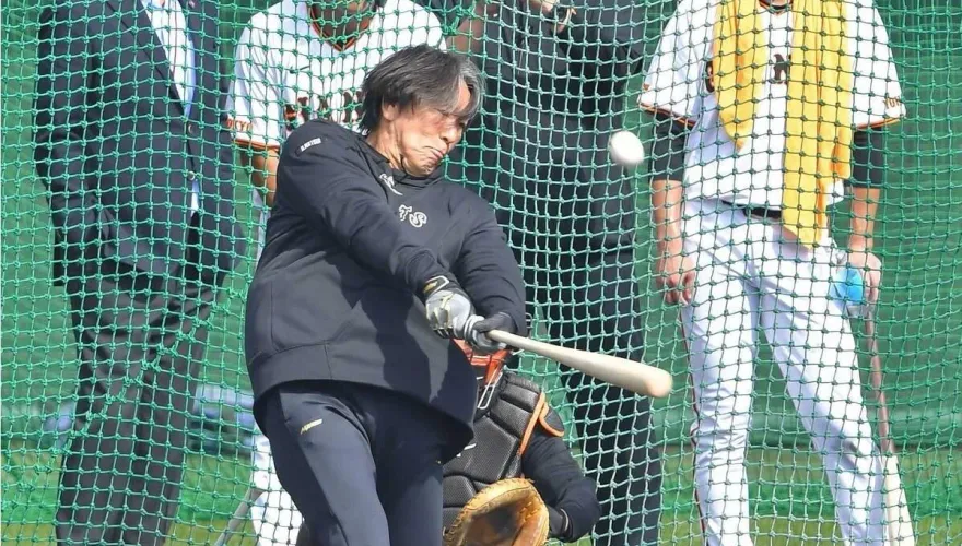 影/哥吉拉出沒注意！松井秀喜「教練插花開轟」全場歡聲雷動