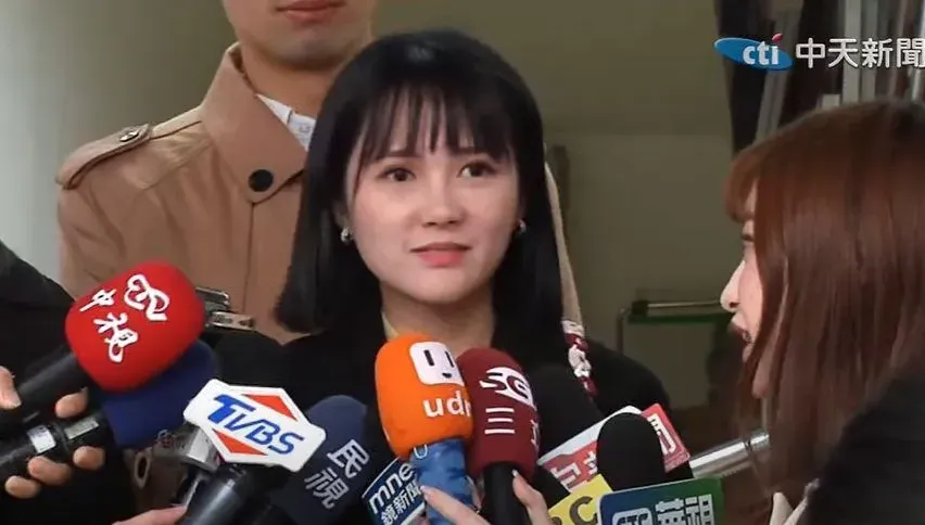 柯文哲稱「國會寄生我」被綠狂酸　吳怡萱反擊：新潮流才是吃國家、人民豆腐