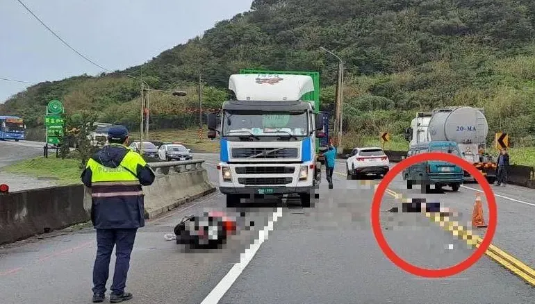 影/新北貢寮死亡車禍！曳引車撞機車「血流滿地」　女騎士受重創送醫不治