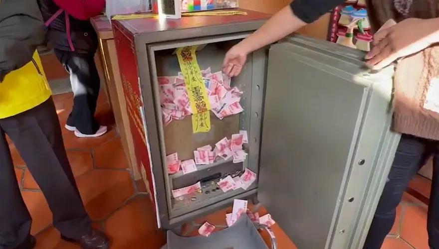 影/願望爆滿！彰化市大廟今起清點賽錢箱　元清觀香油錢「多到接不住」