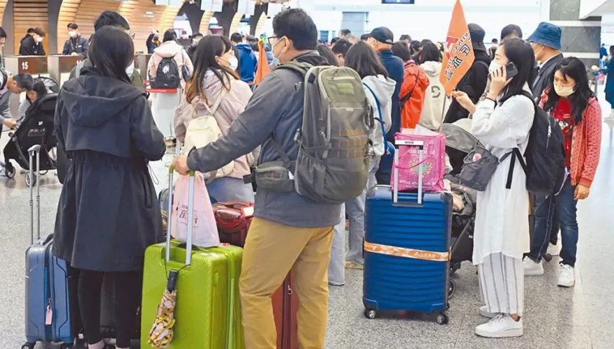蔡政府「赴陸禁團令」竟無法源？ 她秀公文轟2單位無齒：淪國安單位的打手