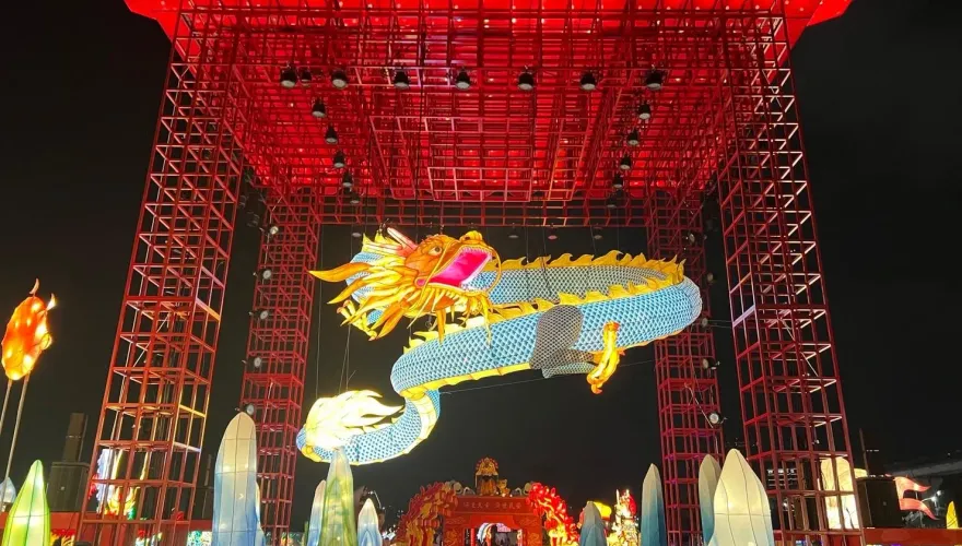 新北燈會大都會公園「龍」重點燈！　12米龍宮青龍騰空幻化驚豔全場