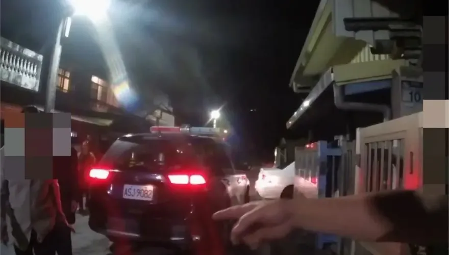 花蓮暴走男不爽6歲童愛車旁放炮！阿公護孫遭鐮刀割手、眼球也受傷