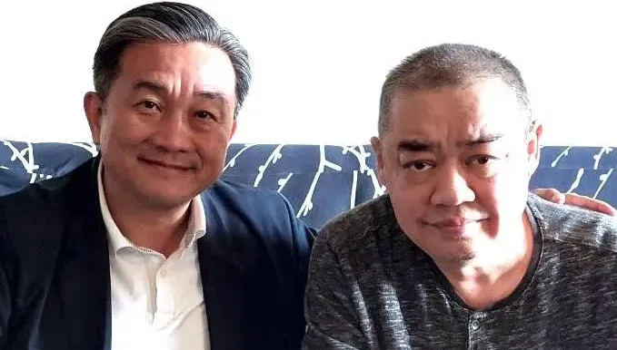 吾爾開希跌落樓梯！顱內出血、昏迷指數3　綠委透露：非常嚴重、腦部受損
