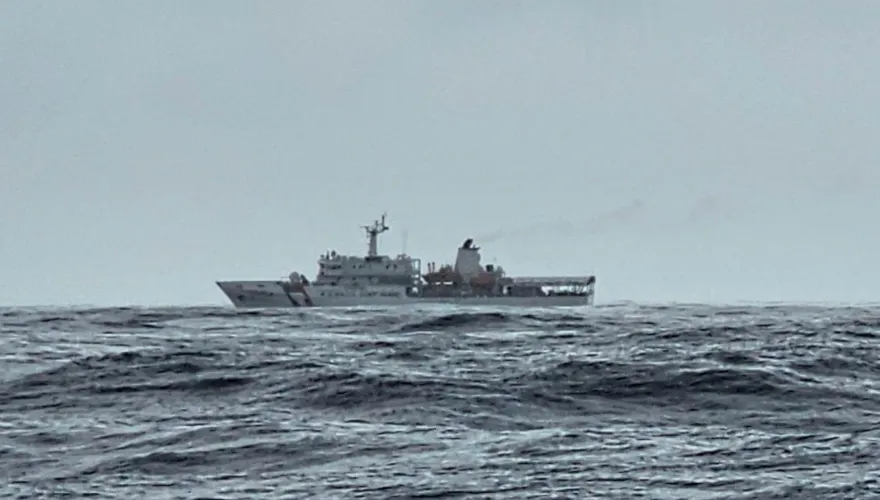快訊/陸籍海調船「大洋號」闖我東部海域！緊貼24浬線來回行駛　與桃園艦對峙中