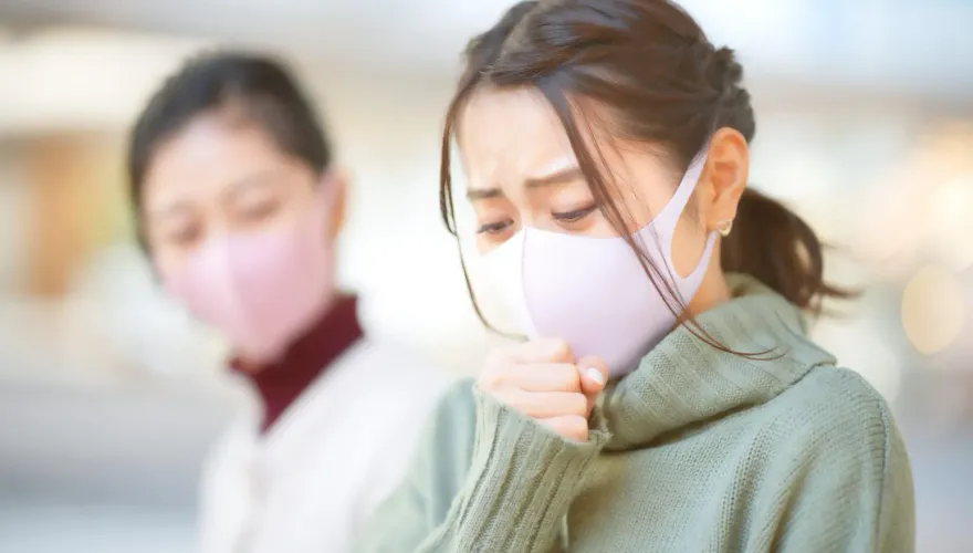 網瘋傳連喝3天「無糖綠＋半糖紅」能止咳？　中醫師：恐致痰咳