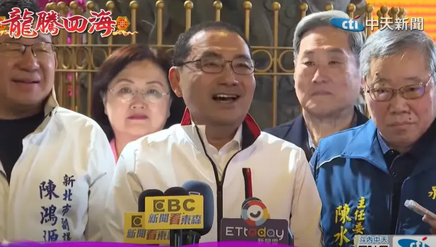 影/平溪天燈節主燈相撞　侯友宜強調提字「平安龍好、溪手共融」：吉祥的預兆