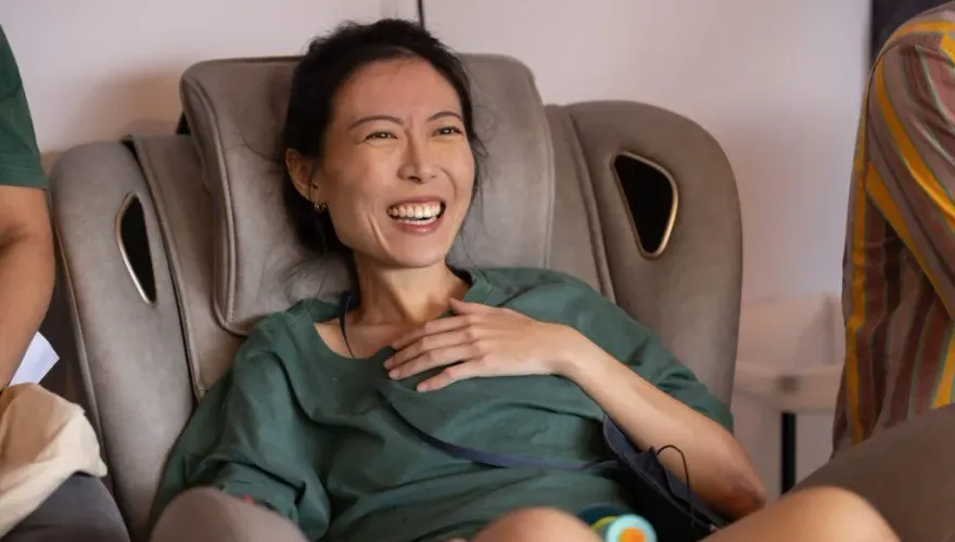 29歲癌末女辦「生前喪禮」！親友齊聚溫馨道別　10天後安詳離世