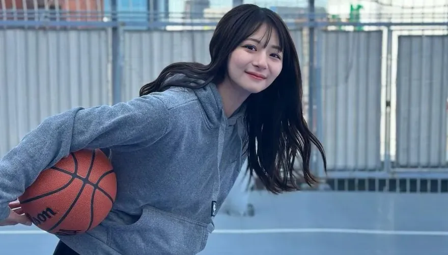 影/美到跨足演藝圈！日本籃球女神「穿比基尼抱籃球」　網暴動：好忌妒球