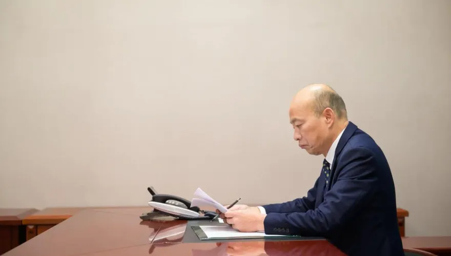 黃捷踢鐵板！「進化版韓國瑜」重回立院顯露這領袖資質　謝寒冰呼：真的很厲害