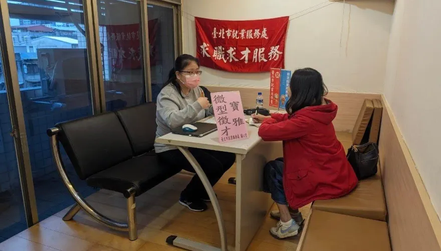 年後轉職快搶！北市釋500職缺　外務司機超缺人月賺64K