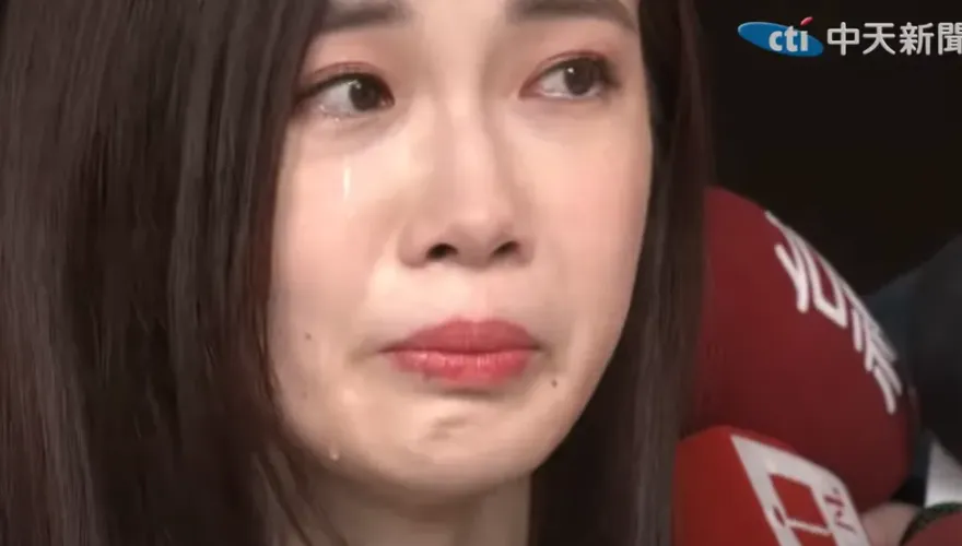 影/親曝離職原因！楊寶楨哭了：感謝柯主席和民眾黨栽培