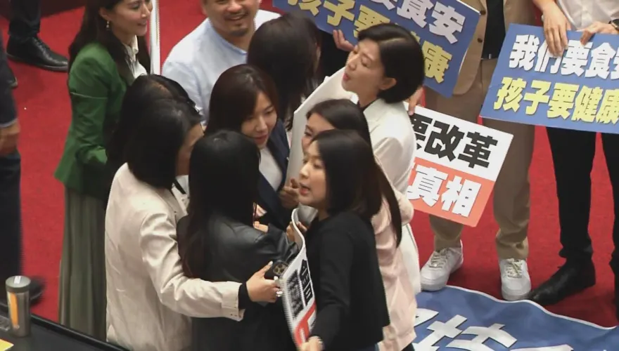 開戰！黃捷挨罵「腦子有問題」喊告　徐巧芯嗆「要告快告」：我不會跟綠捷道歉