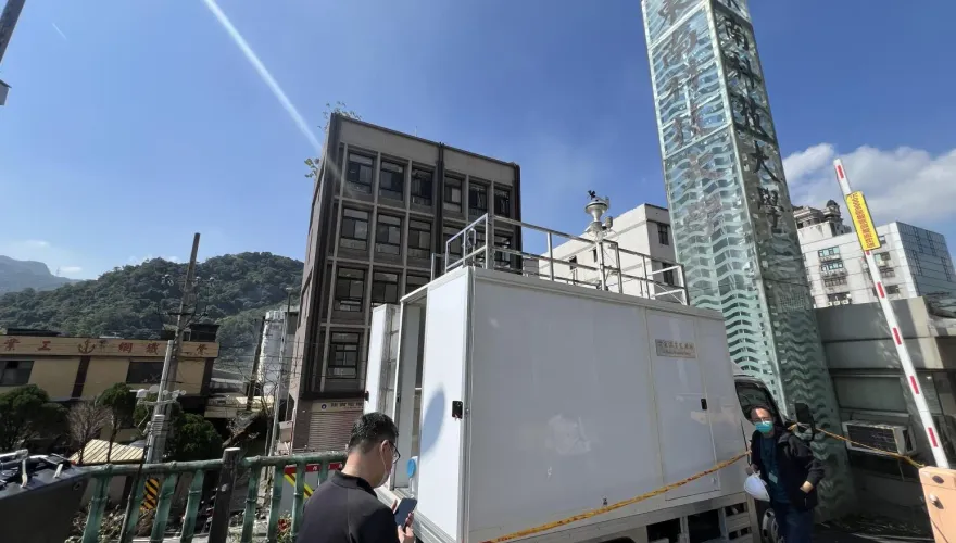 快訊/重災區宣佈提前下班！深坑惡火異味襲雙北　東南科大校方說話了