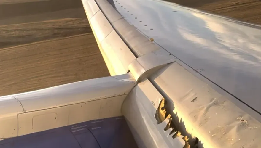 聯合航空波音757機翼受損　半路改道緊急降落乘客心驚膽跳
