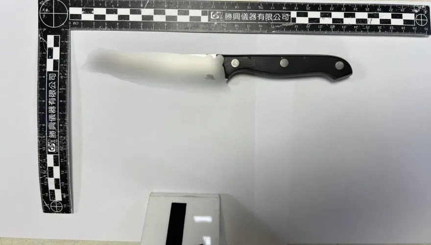 高雄毒蟲交易「價錢談不攏」持刀怒刺雙腿　被害人車上被查扣26包毒品