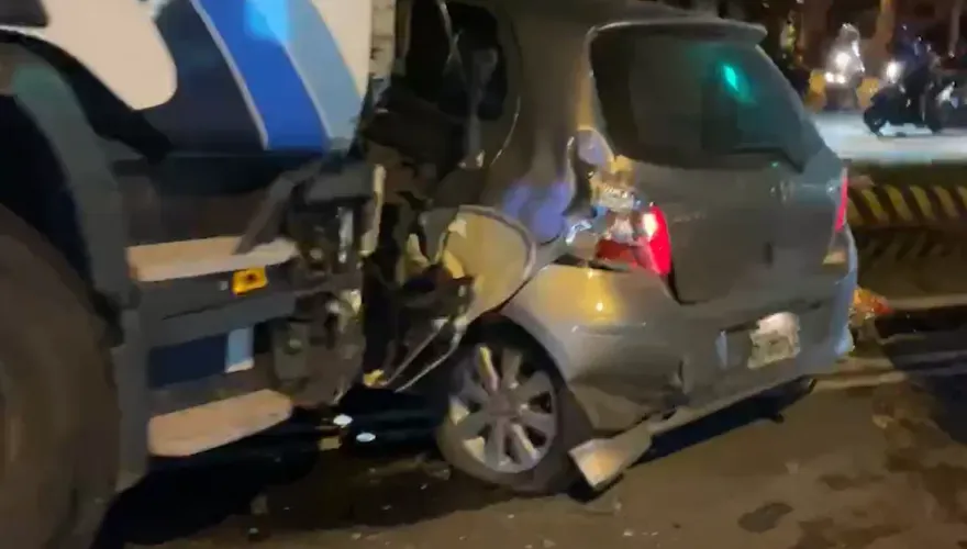 快訊/撿手機惹禍！宜蘭冬山鄉曳引車往前衝撞10台自小客車　10人受傷送醫