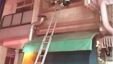 快訊/屏東萬丹住宅大火！受困1家9人送醫搶救　4人吸入性嗆傷插管