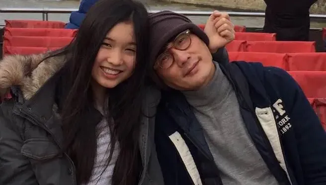 女兒逝世患社恐！包小柏AI復刻愛女「可回話能唱歌」　夫妻關係驚現轉變