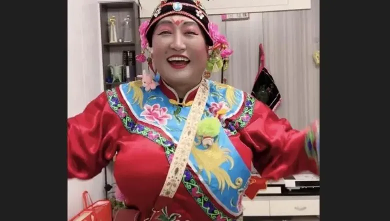 影/反串網紅春節表演後暴斃　家屬悲訴：遭遊客「大量灌酒」害命