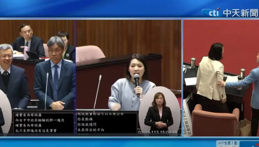 食安專報引雙姝開戰！吳思瑤台下嗆「造謠」　徐巧芯吐舌頭：我跟妳一樣可愛