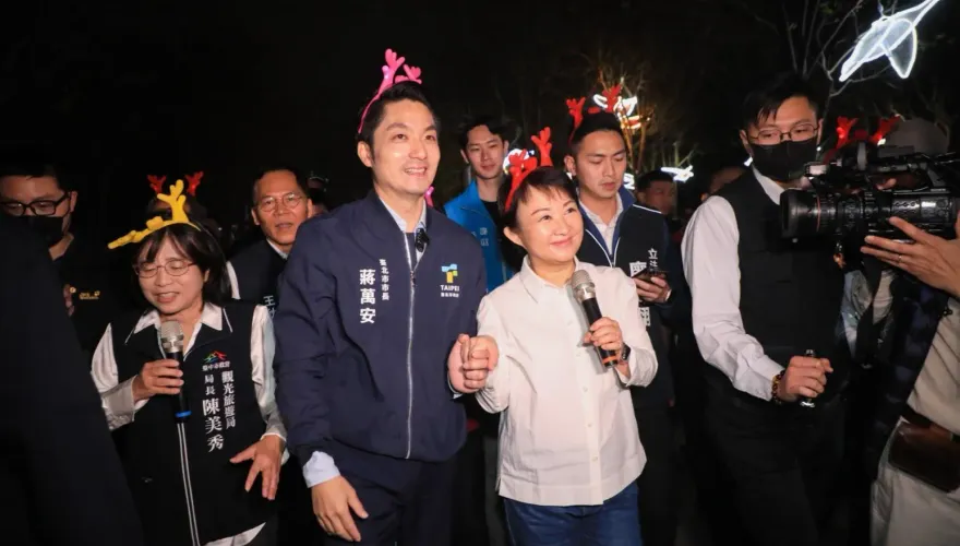 全程牽緊緊！盧秀燕、蔣萬安台中燈會合體　她「1暖舉」曝藍營長姐風範