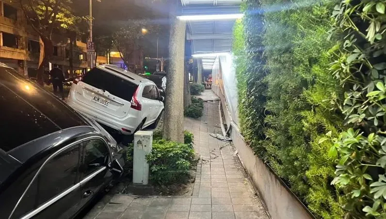 快訊/北市松山區驚傳建案工地嚴重塌陷！4車慘遭殃　蔣萬安趕赴現場