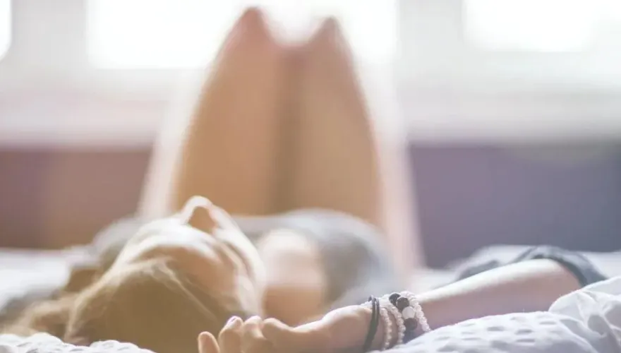 新婚人妻去游泳…偷約六塊肌小鮮肉上摩鐵！爽喊：時光倒流一樣會出軌