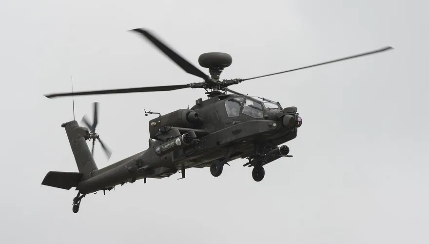 美歌手「搖滾小子」豪宅社區出現陸軍直升機　軍方喊要查