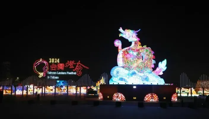 台灣燈會今晚啟燈！元宵節雙鐵加開班次備戰　預估湧百萬人潮