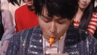 陸魔術師元宵晚會表演「口吐活金魚」！　主持人傻眼失控大叫