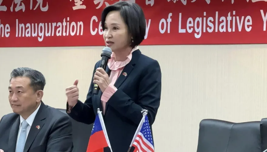 柯志恩訪高雄「突收超特別紀念品」  她超感動：會好好珍惜