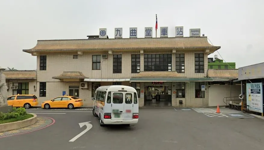 高雄九曲堂車站13歲少年落軌「被列車撞飛」　旅客驚喊：輾到人...送醫傷勢曝