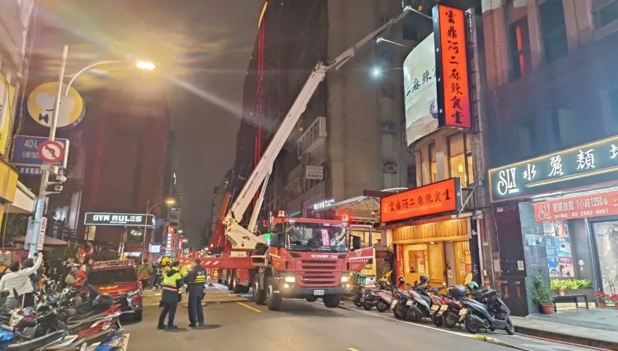 快訊/北市中山區公寓大廈6樓儲藏室遭祝融　警消趕抵半小時滅火2人嗆傷送醫